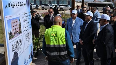 رئيس الوزراء يتفقد عمارات 