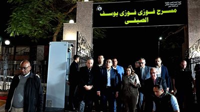 رئيس الوزراء يتفقد مسرح 