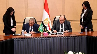 وزارة التجارة والأكاديمية العربية للعلوم توقعان بروتوكول تعاون بشأن التبادل العلمي والتدريبي