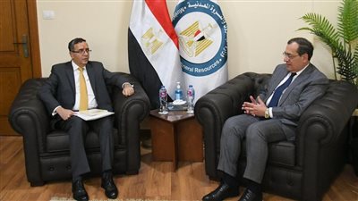 وزير البترول: ننفذ مشروعات لكفاءة الطاقة وخفض الانبعاثات الكربونية