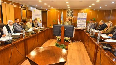 محافظ أسيوط يترأس الاجتماع الأول للجنة المتغيرات المناخية لوضع آلية العمل بالقرى والمراكز