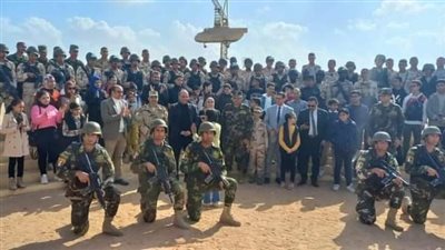 احتفالاً بذكرى ثورة 25 يناير.. شباب ورياضة الشرقية تنظم زيارة ميدانية للطلائع لقاعدة قوات المظلات