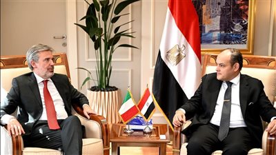وزير التجارة والصناعة يبحث مع سفير إيطاليا فرص تعزيز التعاون الاقتصادي 