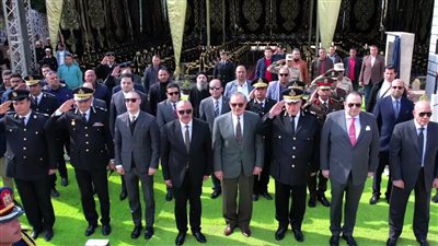 محافظ كفرالشيخ و مساعد وزير الداخلية لقطاع وسط الدلتا ومدير الأمن وقائد حرس الحدود بالمنطقة الشمالية العسكرية يضعون إكليل زهور على النصب التذكاري لشهداء الشرطة بعاصمة المحافظة   