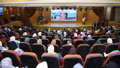 وزيرة الهجرة للمواطنين بالدقهلية: القيادة السياسية تحرص على مكافحة الهجرة غير الشرعية 