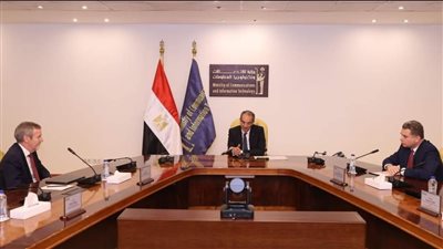 وزير الاتصالات يبحث مع رئيس مجموعة 