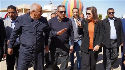 وزيرة التخطيط ومحافظ الوادي الجديد يفتتحان المرحلة الأولى من مشروع الجذب السكاني
