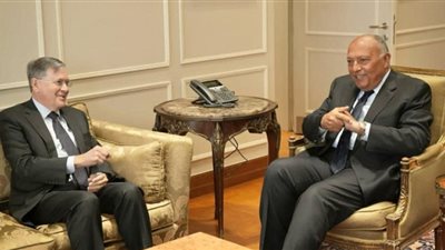 وزير الخارجية يلتقي المبعوث الأمريكي الخاص للشئون الإنسانية في الشرق الأوسط