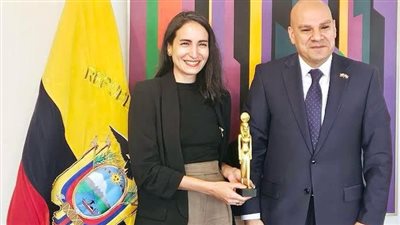 سفير مصر في كيتو يلتقي وزيرة الثقافة والتراث بالإكوادور