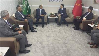 وزير الإنتاج الحربى يتفقد جناح 