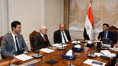 وزير الشباب والرياضة يلتقي رئيس الجامعة البريطانية في مصر