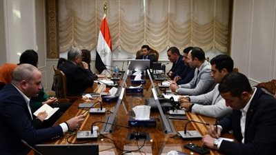 وزير الشباب والرياضة يناقش آليات الإدارة الإقتصادية والاستثمارية لمشروعات الوزارة