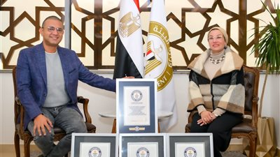 وزيرة البيئة تستقبل المغامر المصري على عبده 