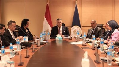 وزير السياحة يناقش سبل تطوير منتج السياحة النيلية في مصر 