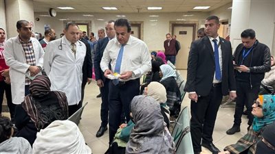 وزير الصحة يتفقد مستشفى العجوزة ويستمع لآراء المواطنين حول مستوى الخدمة