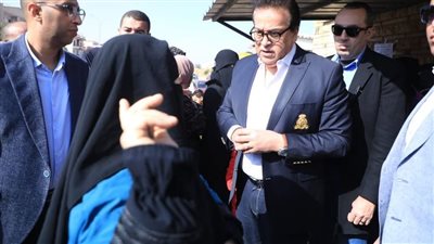 وزير الصحة يتفقد مستشفى الشروق المركزي ويوجه باحالة مدير المستشفى للتحقيق