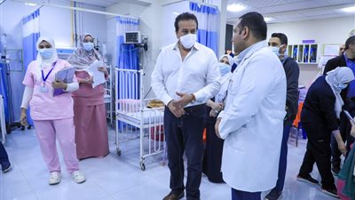 صرف مكافأة شهر لكافة العاملين بمستشفى الأطفال التخصصي ببنها