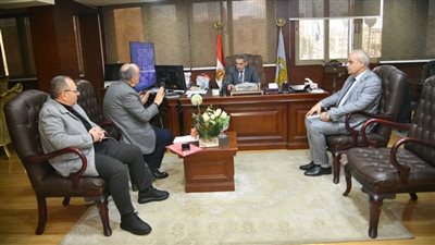 محافظ الغربية يلتقي نواب المحافظة في اللقاء الأسبوعي
