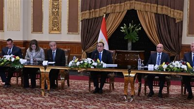 رئيس الوزراء يوجه بتشكيل مجموعة عمل في كل محافظة لمتابعة توافر السلع في الأسواق