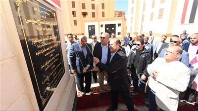 وزير الإسكان ومحافظ الوادى الجديد يفتتحون مشروع 