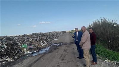  رئيس مركز ومدينة مطوبس يتفقد  اعمال نقل المخلفات للمقلب العمومي