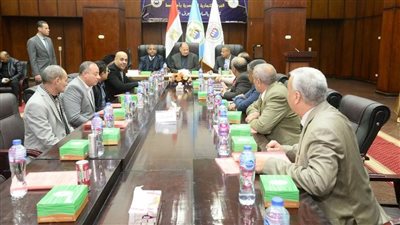 محافظ أسيوط يترأس اجتماع الغرفة التجارية بالمحافظة