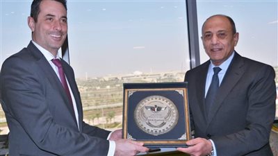 وزير الطيران المدني يلتقي وزير النقل البلغاري لبحث أوجه التعاون المشترك بين البلدين