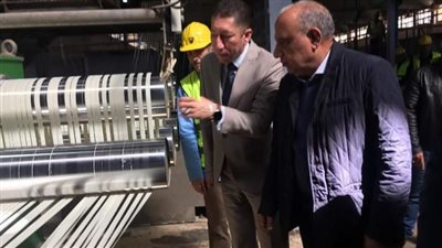 وزير قطاع الأعمال يتفقد أعمال تنفيذ خطة إعادة تشغيل مصانع الحرير الصناعي بكفر الدوار