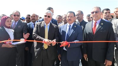 وزير التعليم العالي يفتتح عددًا من المشروعات التعليمية والخدمية بجامعة الوادي الجديد