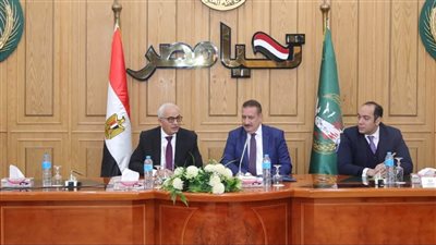 وزير التعليم ومحافظ المنوفية يعقدان اجتماعًا مع مديرى الإدارات التعليمية بالمحافظة 