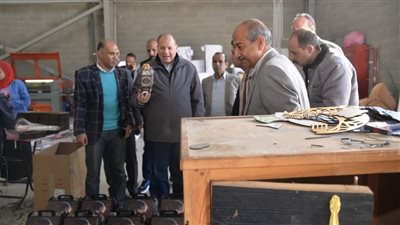 محافظ أسيوط يتفقد مصنعًا لإنتاج فوانيس رمضان بمجمع الصناعات المتوسطة والصغيرة 