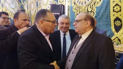 محافظ الشرقية يؤدي واجب العزاء في وفاة شقيقة وكيل وزارة الأوقاف