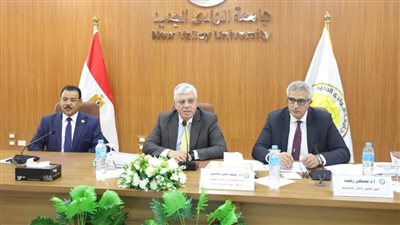 وزير التعليم العالي يرأس اجتماع المجلس الأعلى للجامعات بجامعة الوادي الجديد