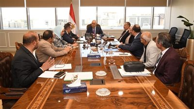 وزير الإسكان يؤكد ضرورة المتابعة لمعدلات تنفيذ المشروعات السياحية