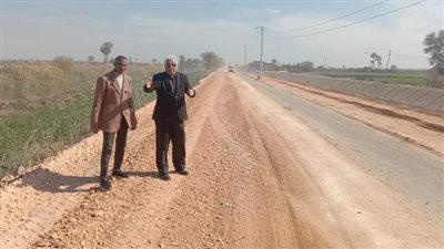 محافظ أسيوط: البدء في تمهيد طريق نجع حمادي بنطاق مركز صدفا استعدادًا لرصفه 