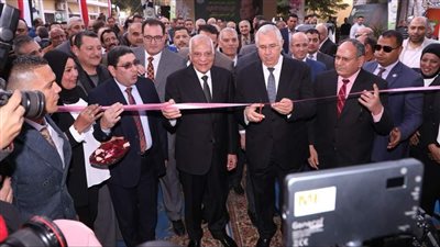 وزير الزراعة ومحافظ الجيزة يفتتحان معرض خير مزارعنا لأهالينا للسلع والمنتجات الغذائية