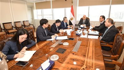 وزير الإسكان يبحث موقف المشروعات المشتركة مع شركات المقاولات الصينية