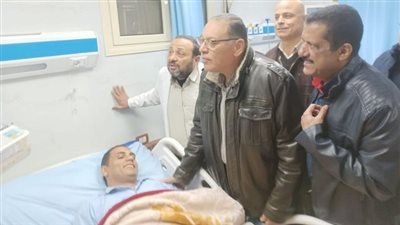 في لمسه إنسانية.. محافظ الشرقية يطمئن على الحالة الصحية لنائب رئيس مدينة القرين