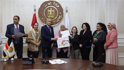 وزير العمل: القيادة السياسية حريصة على مواصلة تمكين المرأة إقتصاديًا 