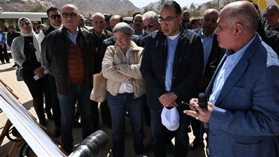 رئيس الوزراء يتفقد المنطقة السكنية بالزيتونة بمدينة سانت كاترين  