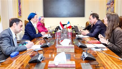 وزيرة البيئة تبحث مع السفير الفرنسى التعاون الثنائي في تمويل المناخ والتنوع البيولوجي