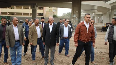 محافظ الجيزة يتابع ميدانيا اعمال تطوير طرق الخدمة الكائنة أسفل محور الفريق كمال عامر بالمنطقة المحيطة بمستشفي بولاق الدكرور ومنزل المحور بمدينة عامر