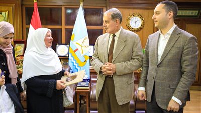محافظ كفر الشيخ يكرم الأم المثالية 