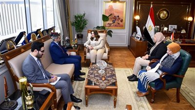 وزيرة الهجرة تبحث التعاون مع أستاذ جراحات الأورام والمناظير بكلية طب القصر العيني