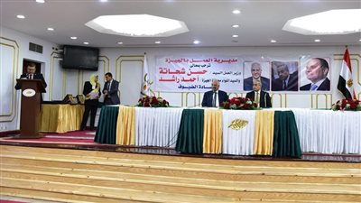 وزير العمل يلتقى العاملين بمديرية عمل الجيزة