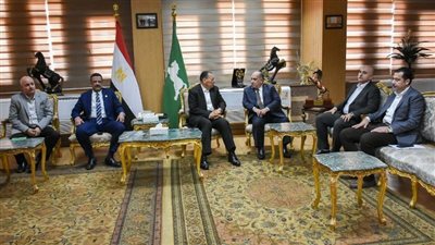محافظ الشرقية يلتقي الرئيس التنفيذي للفروع بالبنك الزراعي المصري