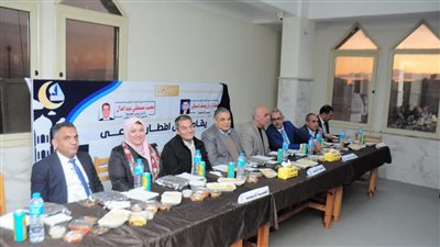 رئيس جامعة كفر الشيخ يشارك أسر العاملين بالجهاز الاداري بالجامعة حفل إفطار جماعي فى جو يسوده الود والمحبة