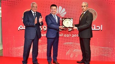 وزير العمل يؤكد حرص الدولة على تشجيع الاستثمار وتوفير فرص عمل للشباب