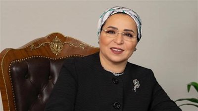 السيدة انتصار السيسي تدلي بصوتها في انتخابات مجلس النواب