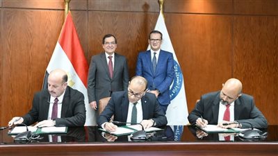وزير البترول يشهد توقيع اتفاقيتين للخدمات الاستكشافية والإنتاجية بخليج السويس